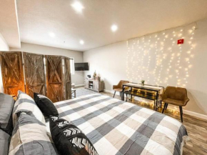 Cozy Mountain Suite / Hot tub/pool/gym/mins to lift